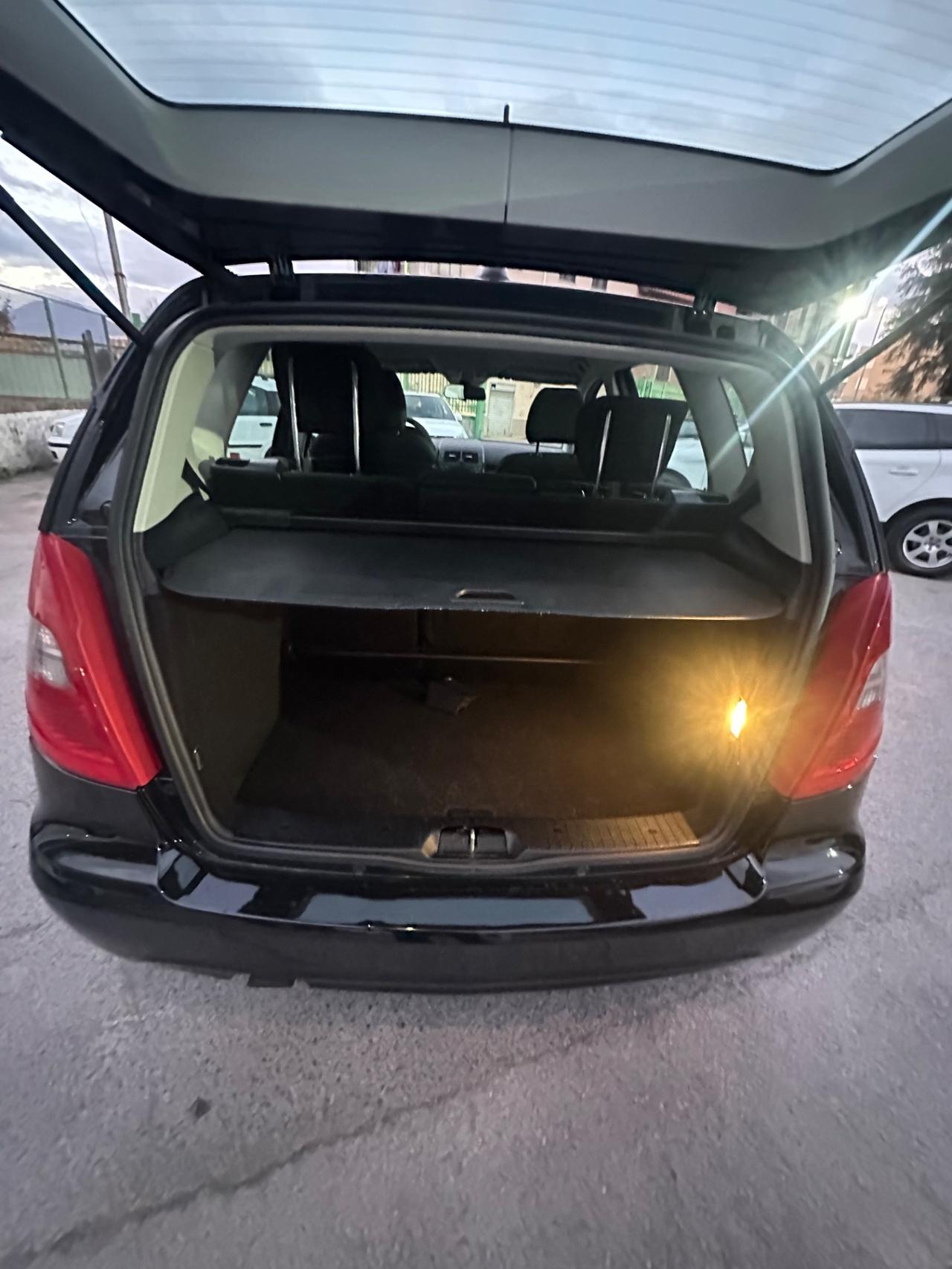 Mercedes-benz A 150 BlueEFFICIENCY Avantgarde