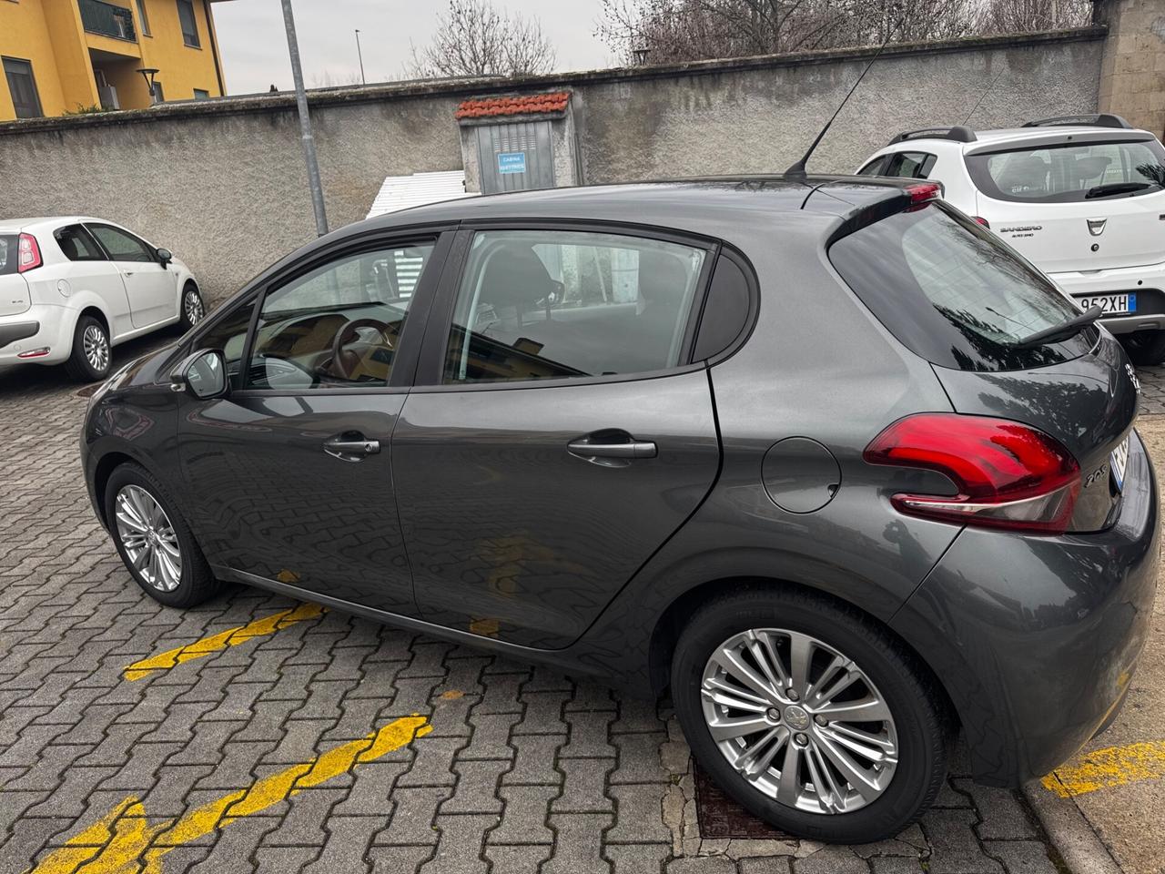 Peugeot 208 PureTech 82 5 porte Allure neopatentati