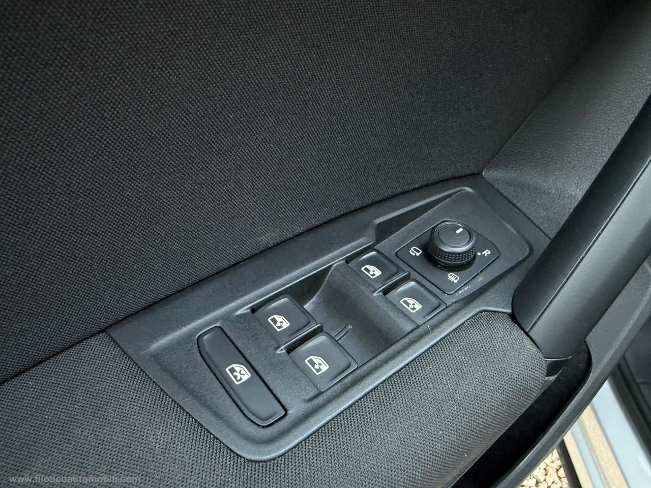 VOLKSWAGEN Tiguan 2.0 TDI 150CV SCR DSG Life TELECAMERA - FARI LED -FULL