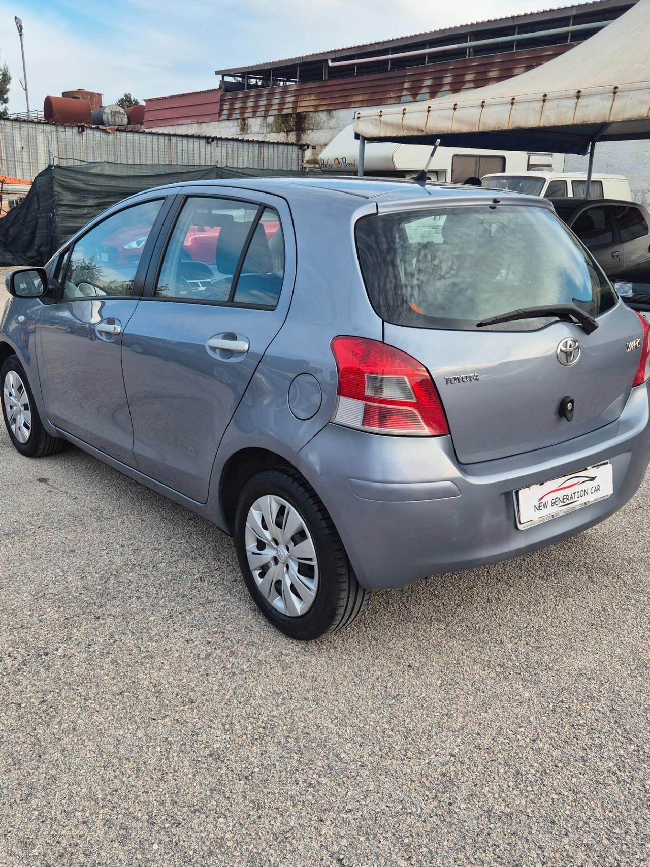 Toyota Yaris 1.0 5.p luxury pack