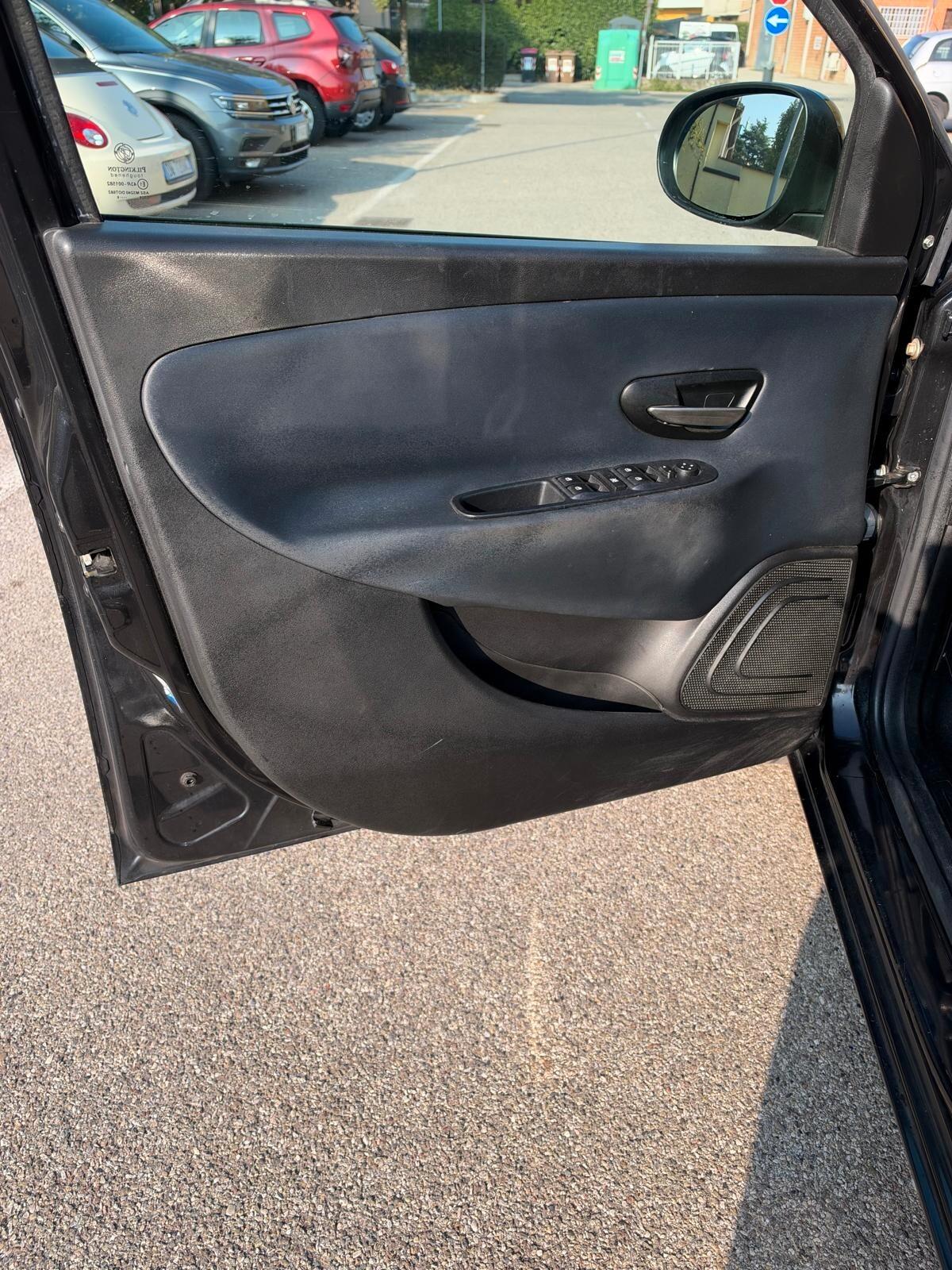 Lancia Ypsilon 0.9 Metano - NEOPATENTATI - 12 MESI DI GARANZIA -