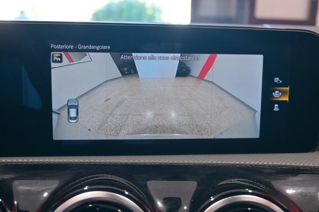 MERCEDES-BENZ CLA 180D 116CV 6M. AMG LINE ( FARI LED - CRUISE - PELLE - NAVI PREMIUM - NIGHT PACK - PARK ASSIST - TELECAMERA POST. - CERCHI 18 )