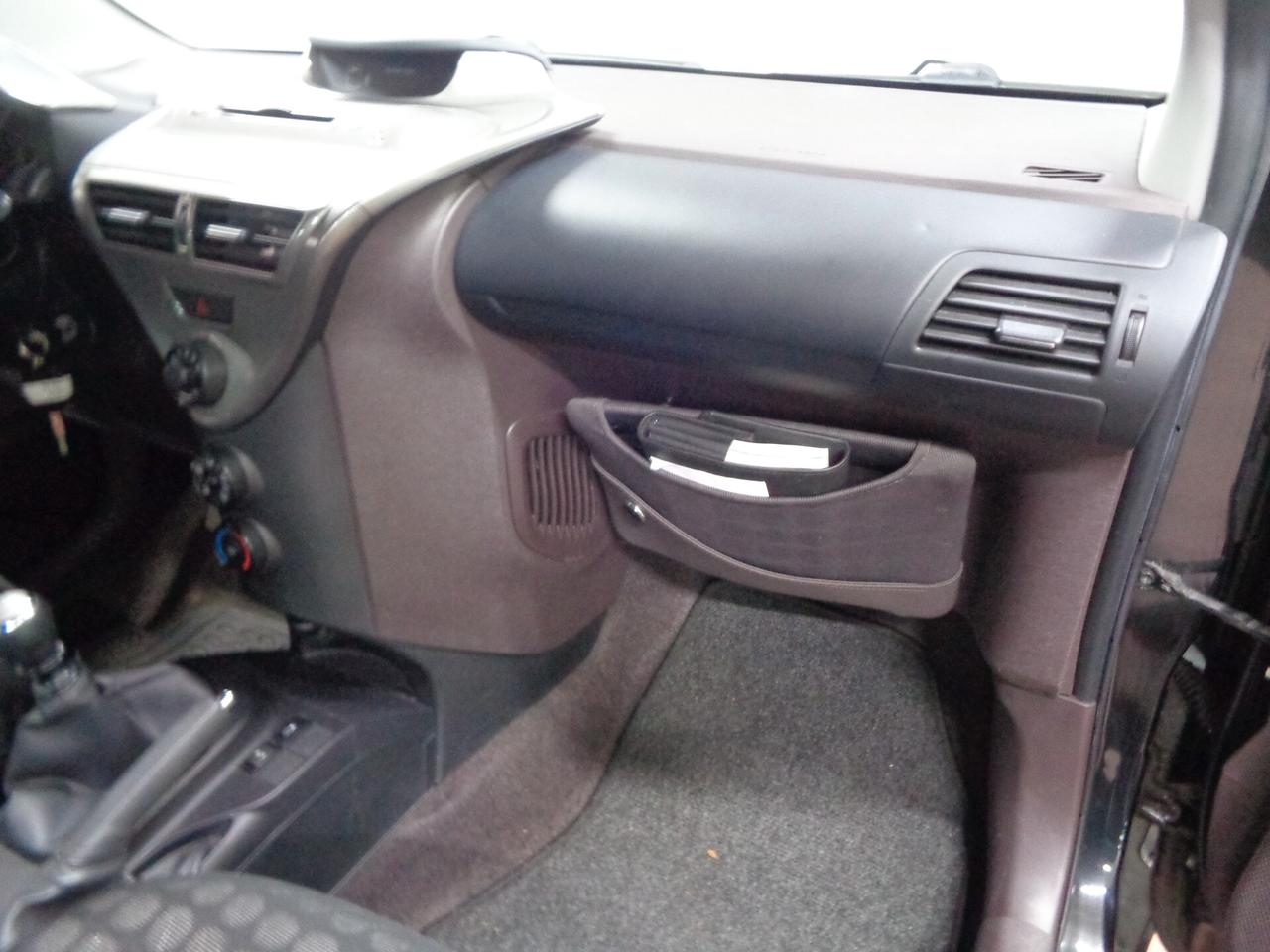 Toyota iQ 1.0 Sol
