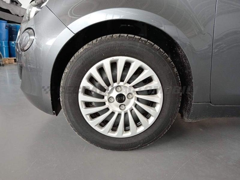 FIAT 500 Nuova 500 Hatchback My23 La Nuova 500 - 320 Berlina