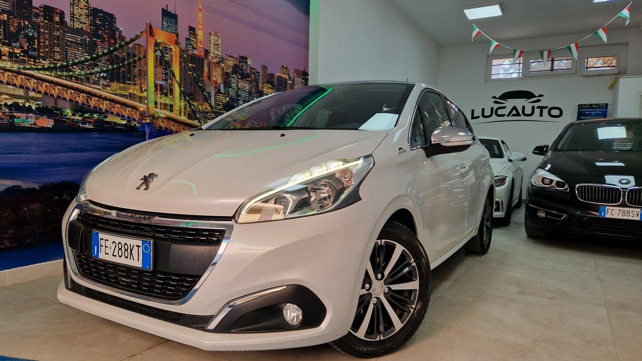 Peugeot 208 tetto panoramico