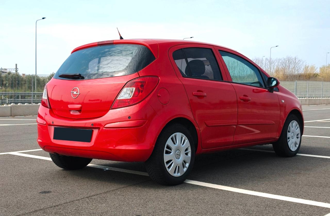 Opel Corsa 1.2 5 porte Cosmo