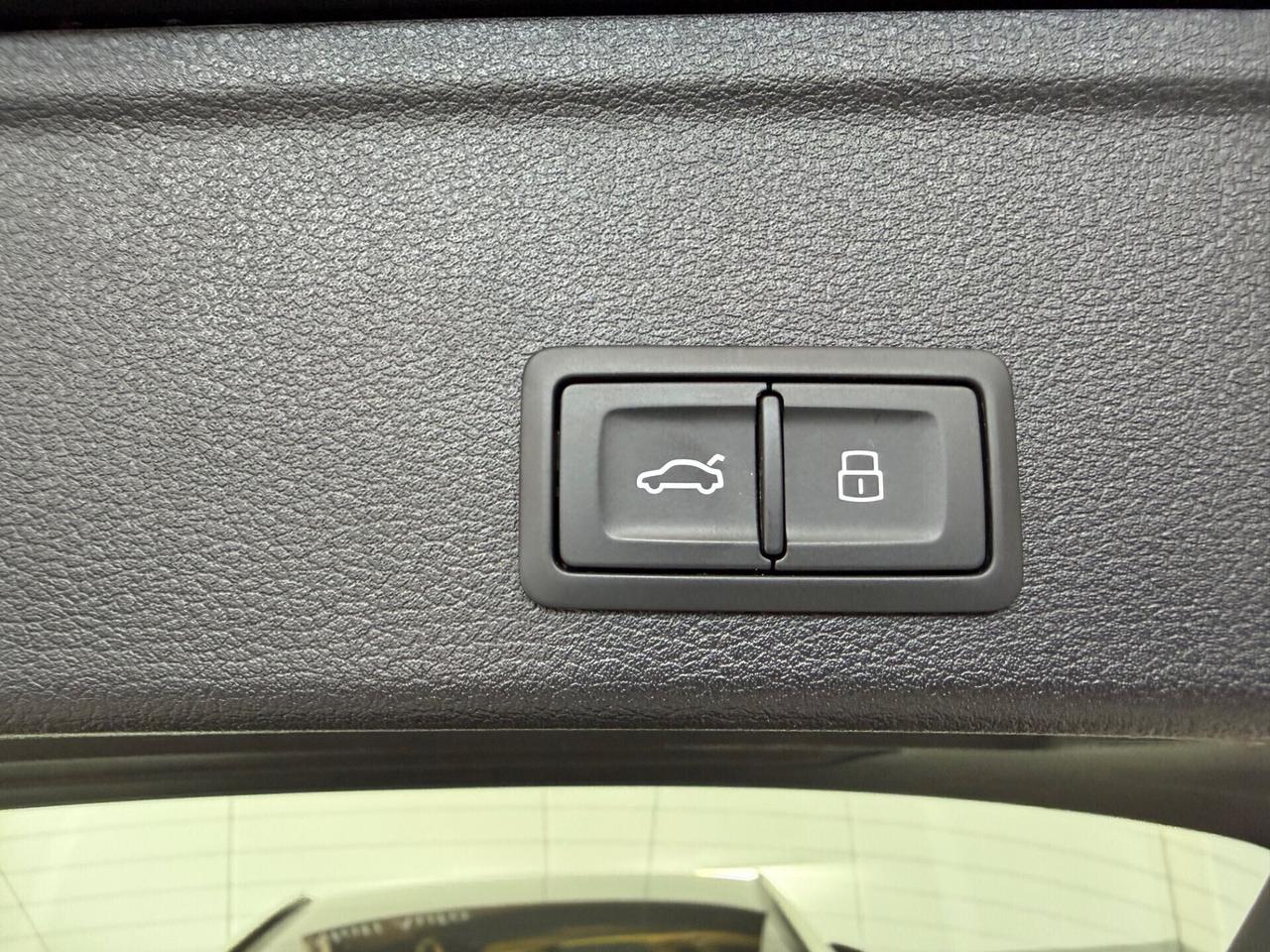 Audi A4 Avant 40 TDI quattro S tronic Business Advanced