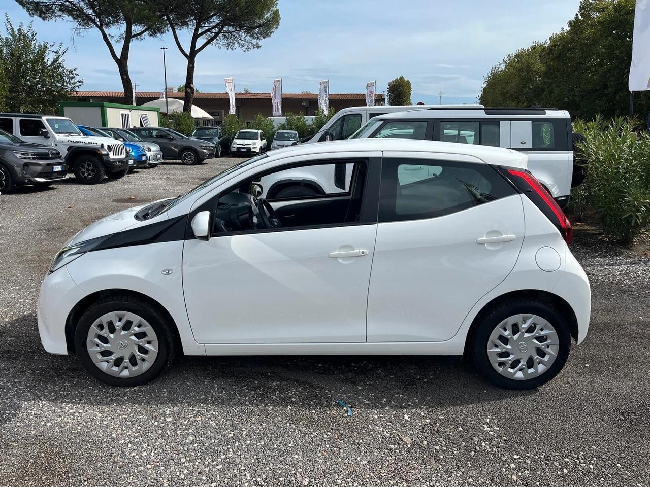Toyota Aygo Connect 1.0 VVT-i 72CV 5 porte x-business plus