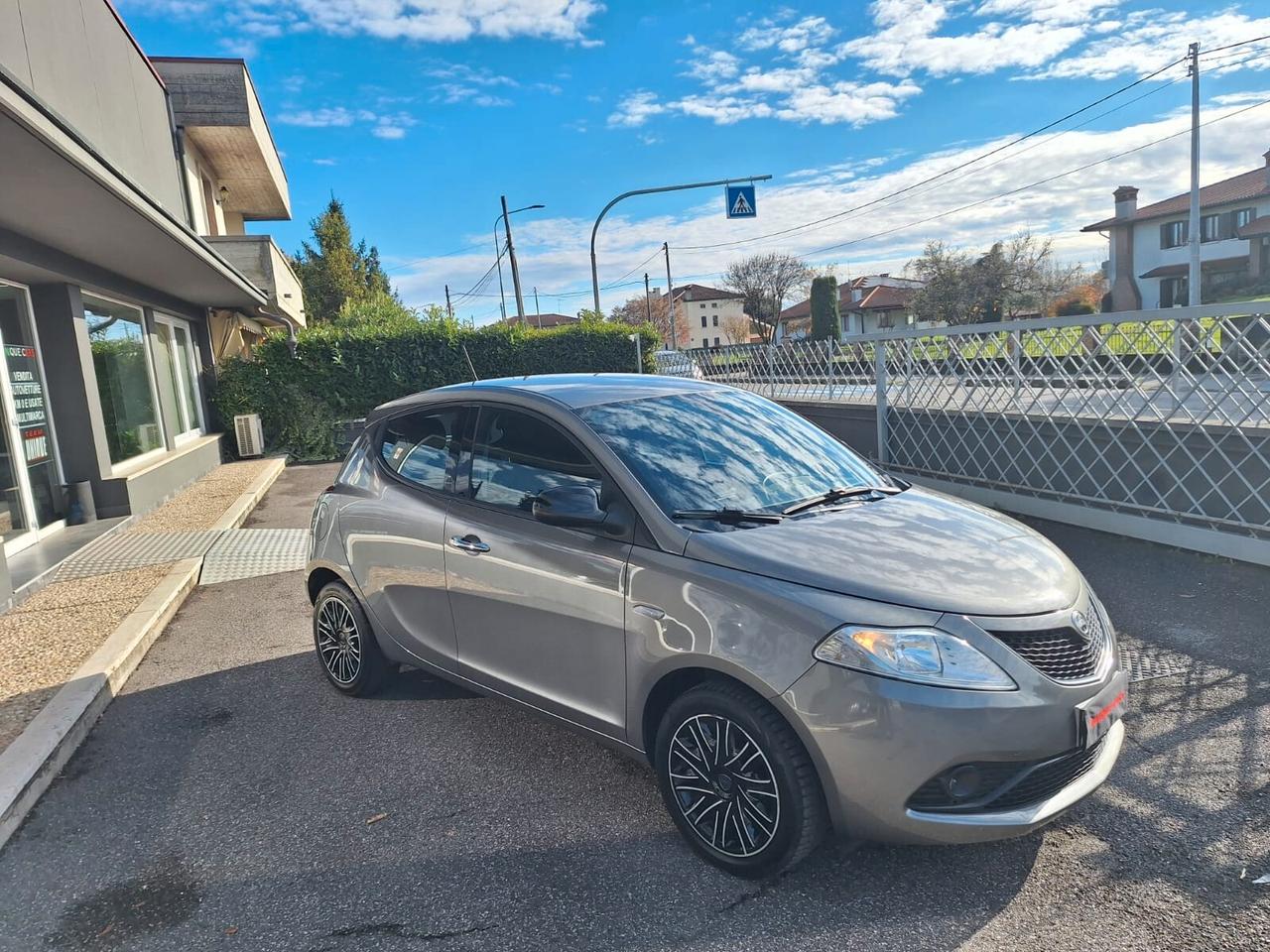 Lancia Ypsilon 1.2 69 CV 5 porte S&S Gold