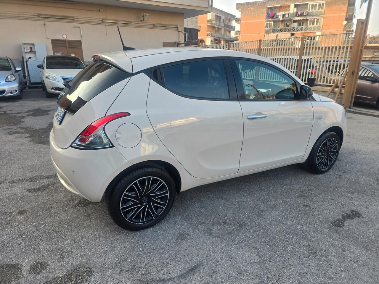 Lancia Ypsilon 1.2 69 CV 5 porte GPL Gold Plus