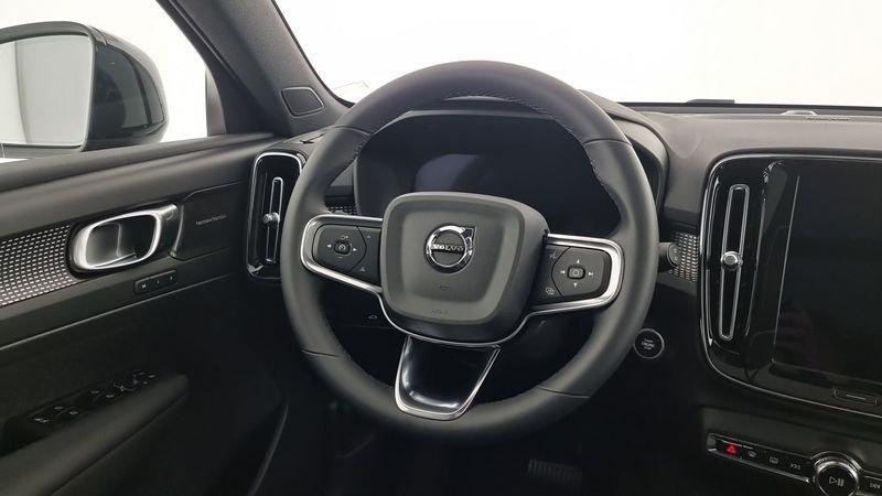 Volvo XC40 B3 automatico Ultra Black Edition