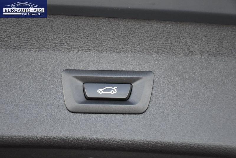 BMW X1 sDrive 18d Sport *PELLE, LED*
