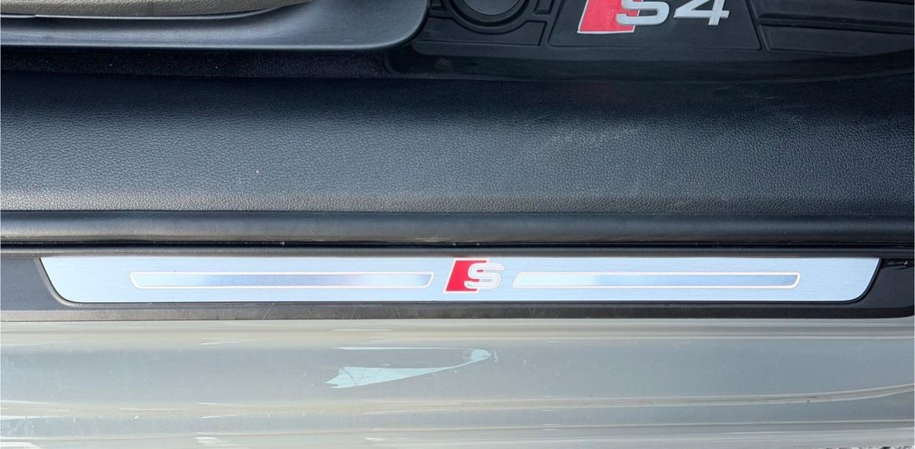 Audi A4 S4 AVANT 3.0 V6 347CV IBRIDA/DIESEL