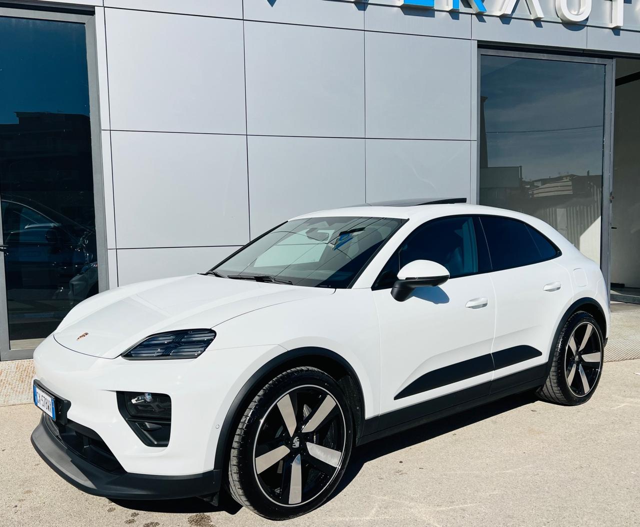 Porsche Macan EV 4 - possibilità noleggio no scoring