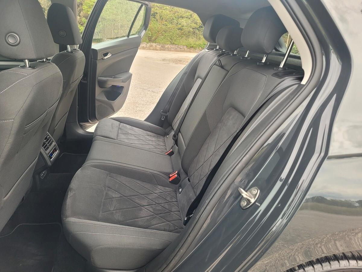 Volkswagen Golf 1.5 TGI DSG Style