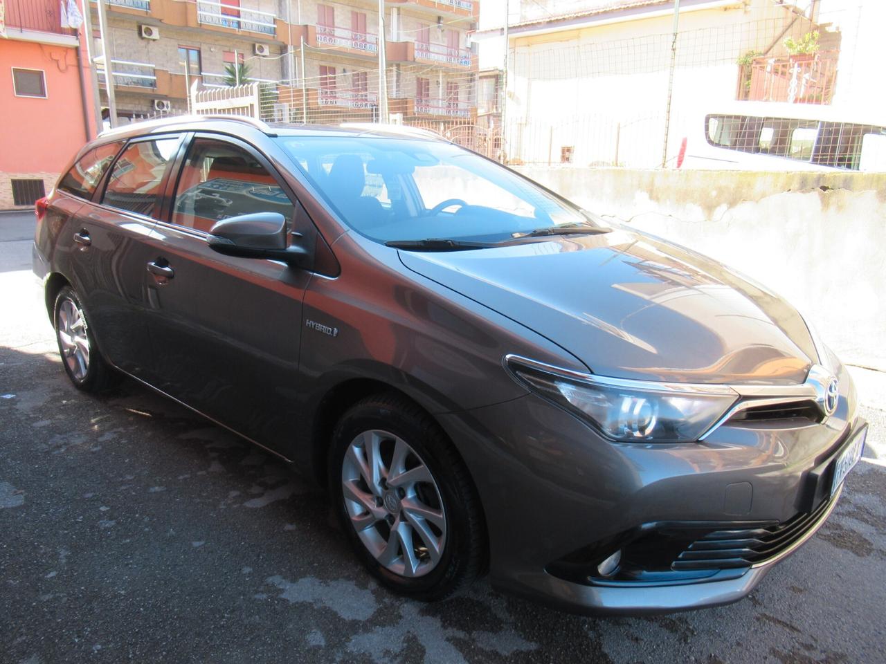 Toyota Auris Touring Sports 1.8 Hybrid Lounge