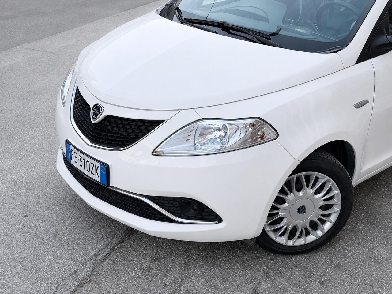 Lancia Ypsilon 1.3 MJT 95 CV 5 porte Gold