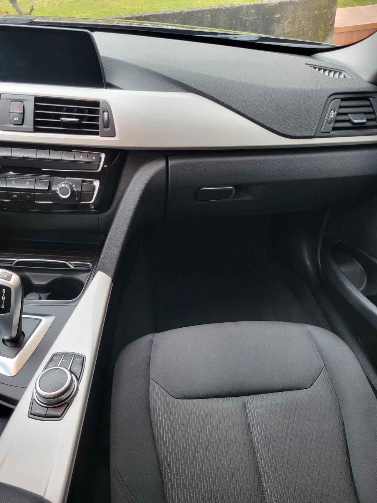 Bmw 320d xDrive Touring Business Advantage