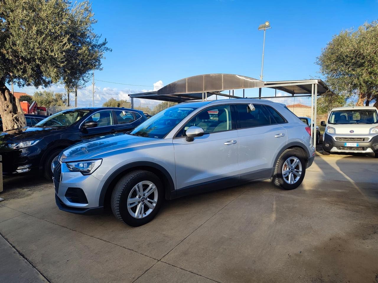 Audi Q3 35 TDI S tronic Business 150 cv