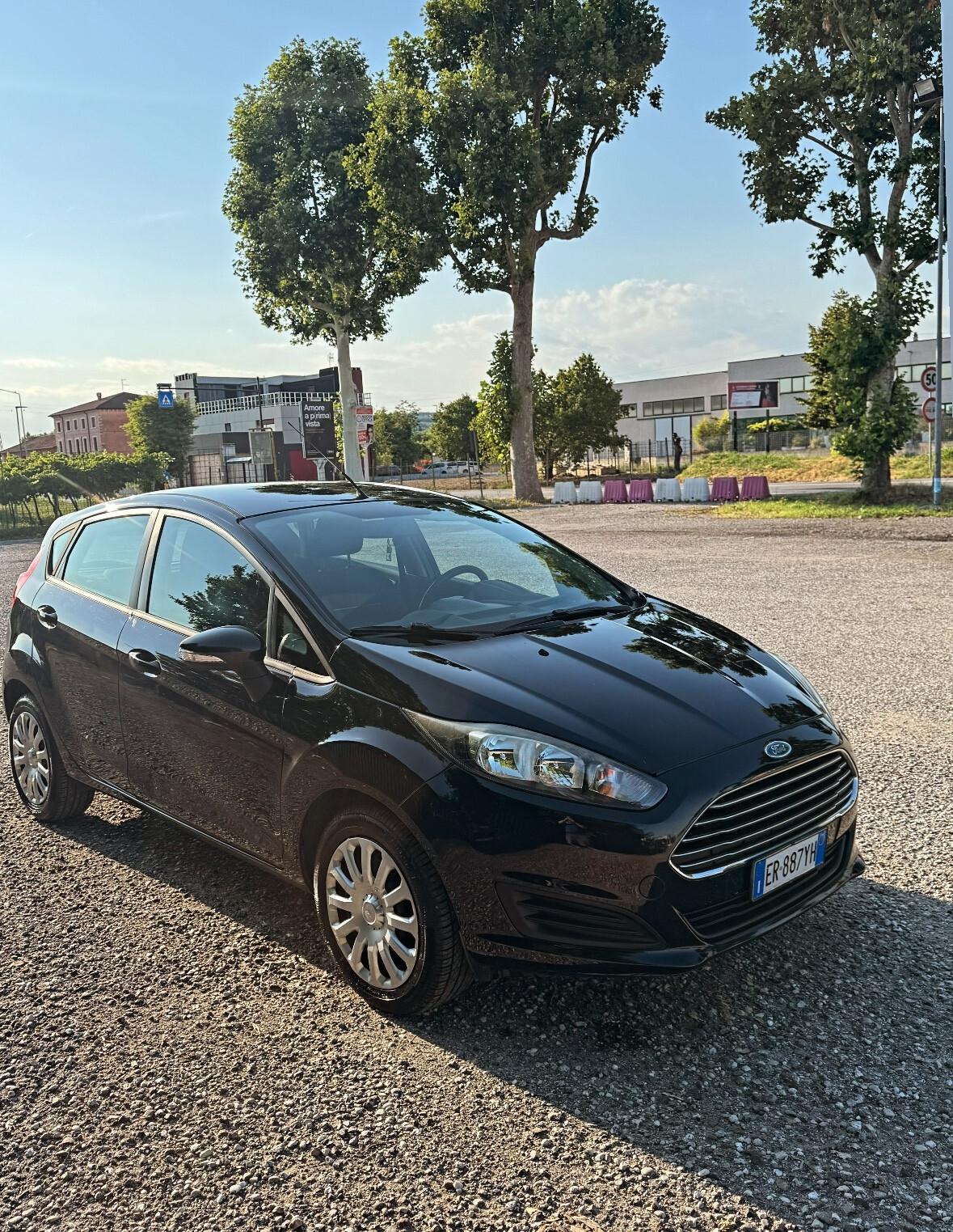 Ford fiesta 1.4 benzina. Gpl
