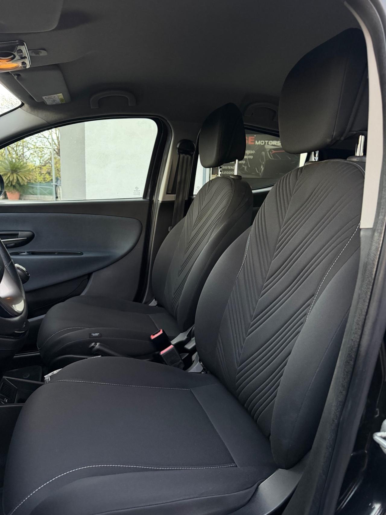 Lancia Ypsilon 1.0 FireFly 5 porte S&S Hybrid Ecochic Gold