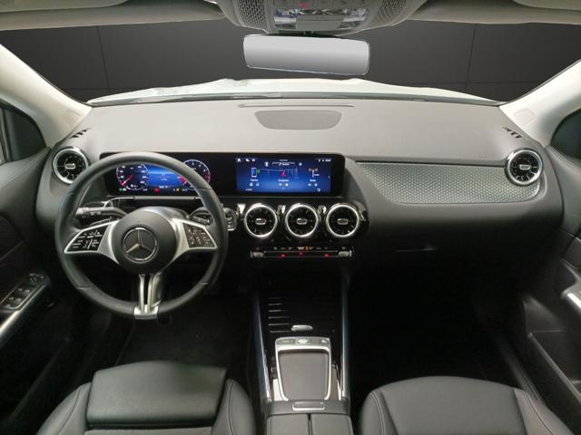 MERCEDES-BENZ GLA 180 Automatic Progressive Advanced