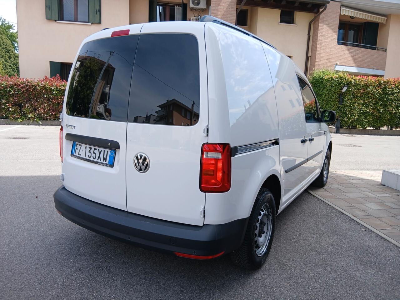 Volkswagen Caddy 2.0 Tdi 100 cv cambio DSG in pronta consegna