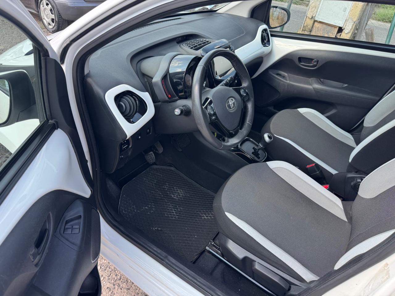 Toyota Aygo 1.0 VVT-i 69 CV 5 porte x-clusiv MMT