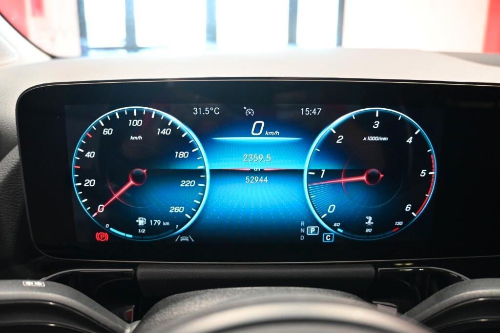 MERCEDES-BENZ GLA 180D 115CV AUTOMATIC BUSINESS SOLUTION ( CRUISE - PELLE - TETTO PANORAMICO APR. - NAVI PREMIUM - MIRROR - PARK ASSIST - TELECAMERA POST. ) CC. 1.950