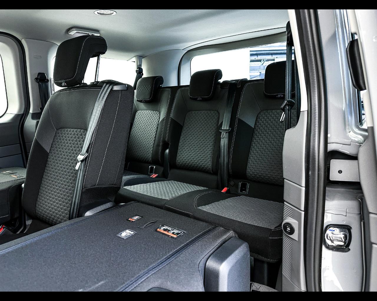 VOLKSWAGEN Caravelle 7ª '25-> - Caravelle 2.0 TDI 150CV PC Life