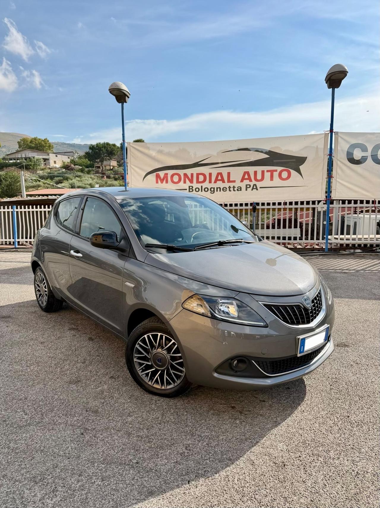 Lancia Ypsilon 1.0 70cv Hybrid Alberta Ferretti 2023