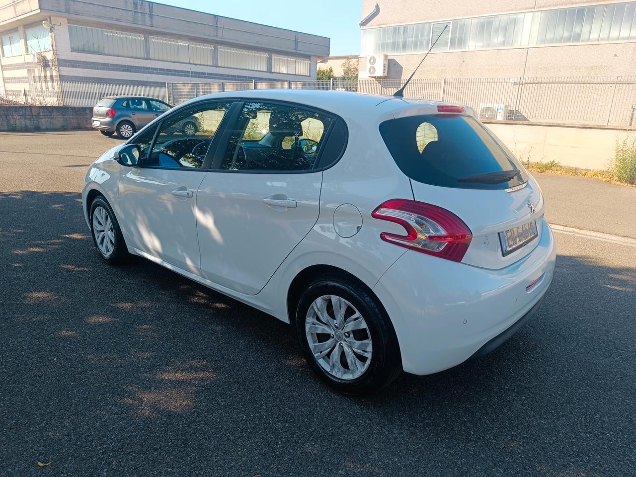 Peugeot 208 1.2 5 porte 99.000 KM NEOPATENTATI