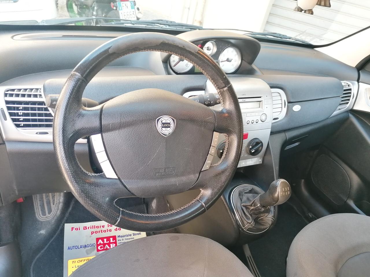 Lancia Ypsilon 1.3 MJT 90 CV Blue&Me