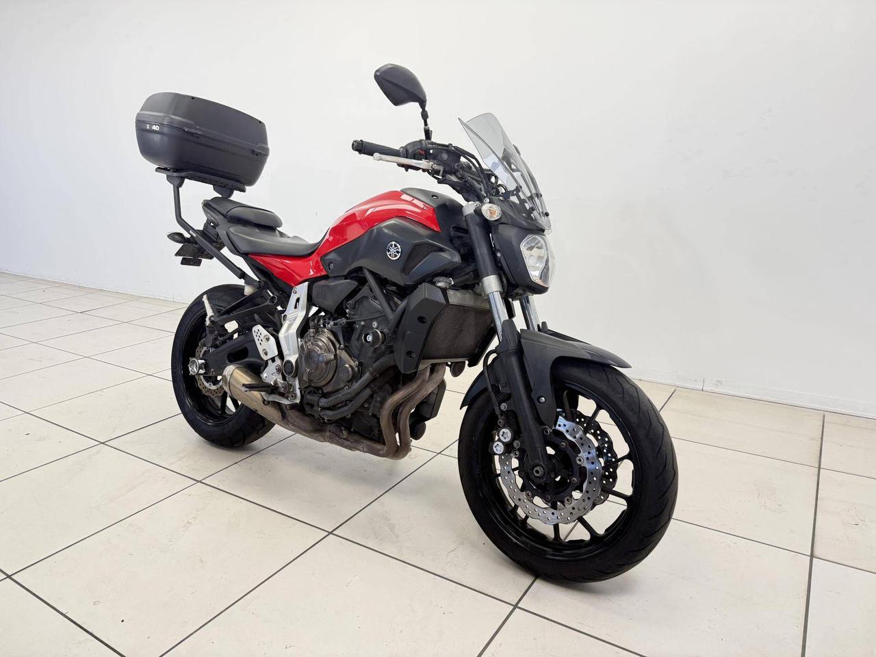 YAMAHA MT-07 690