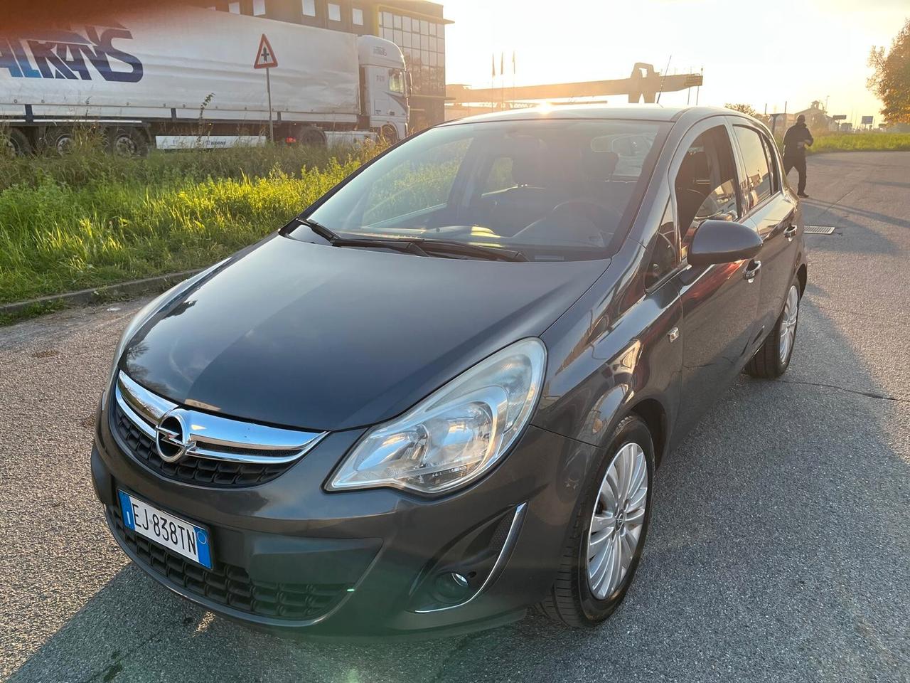 Opel Corsa 1.2 5 porte Club