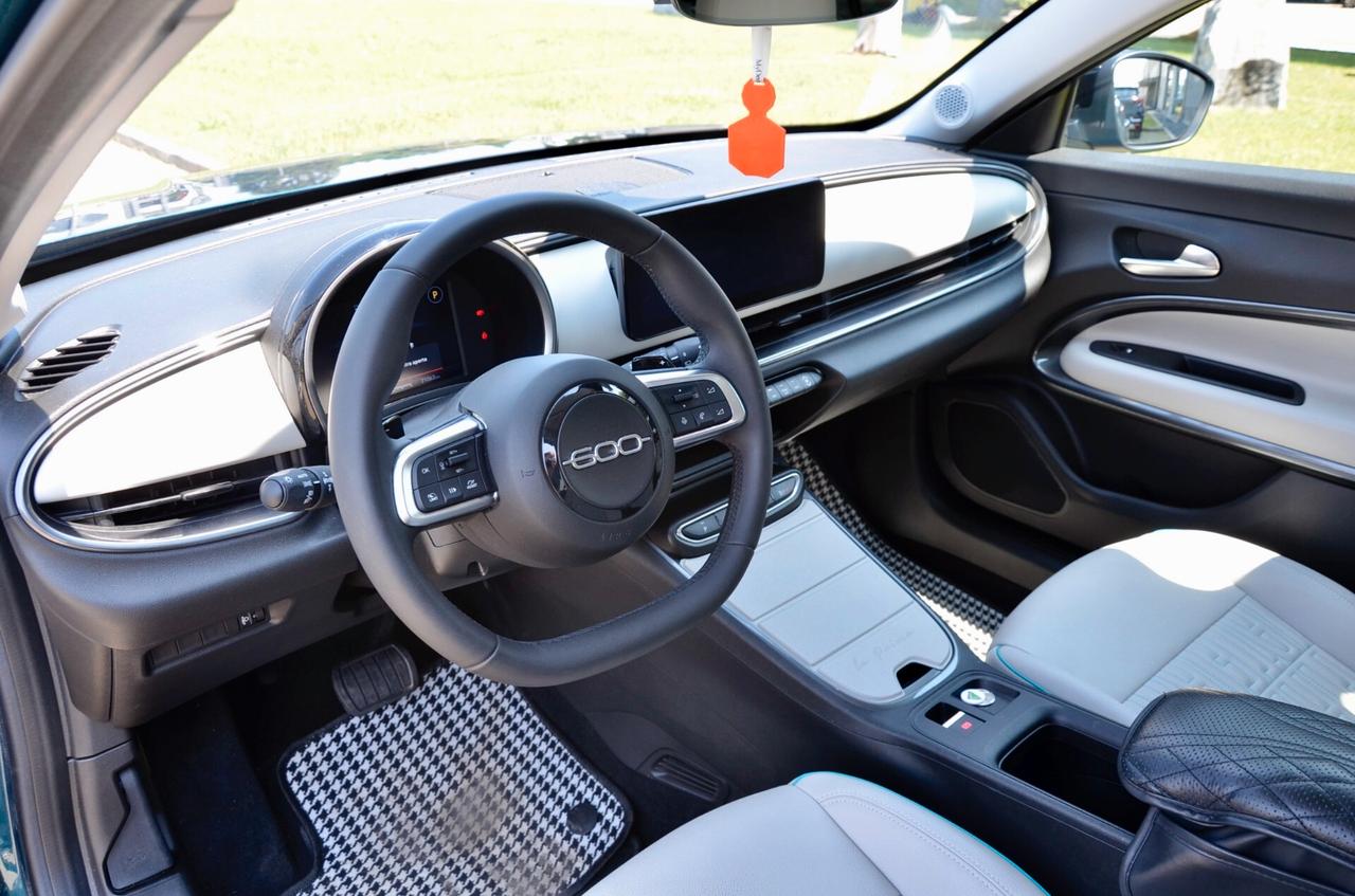FIAT 600 1.2 MILD HYBRID LA PRIMA 101cv AUTO, UFF ITALIANA, SERVICE FIAT, EURO 6E, FARI LED, RETROCAMERA, SEDILI MASSAGGIANTI, PERMUTE