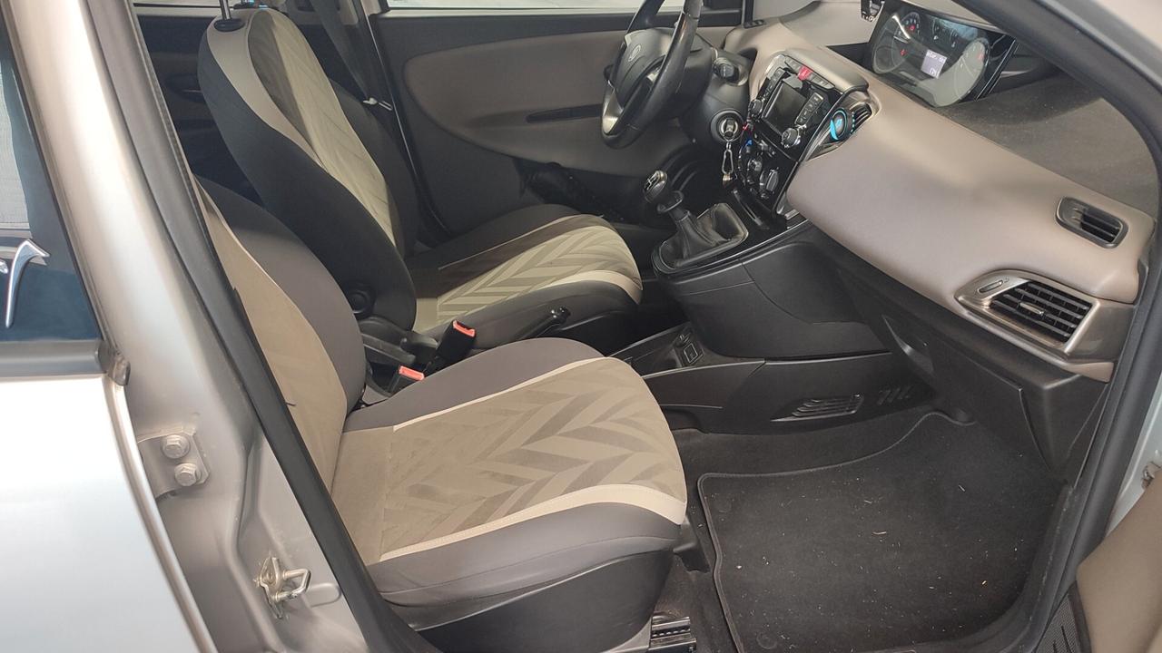 Lancia Ypsilon 1.2 69 CV 5 porte Platinum NEOPATENTATO EURO 6