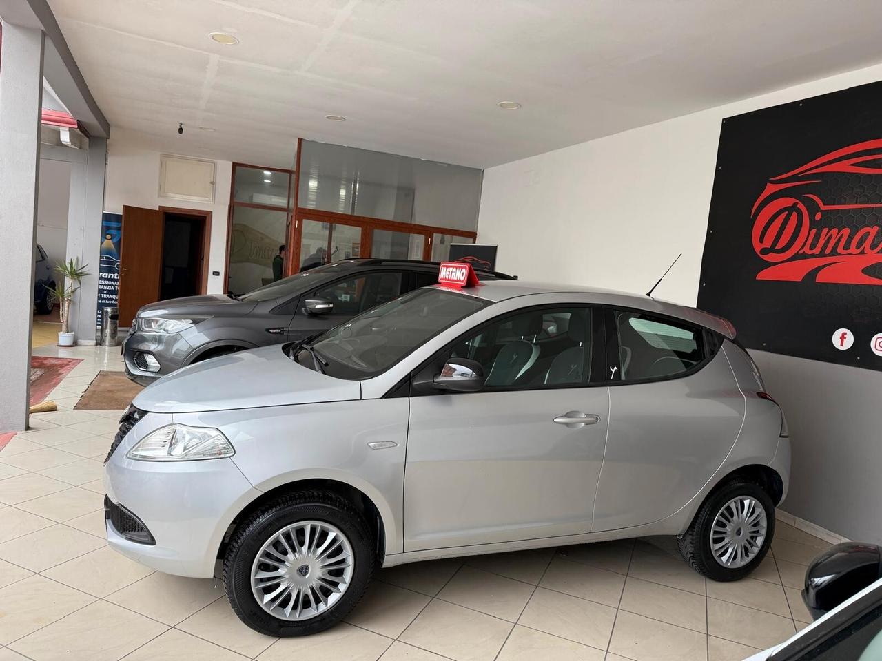 LANCIA YPSILON 0.9 METANO 2014 93.362 KM