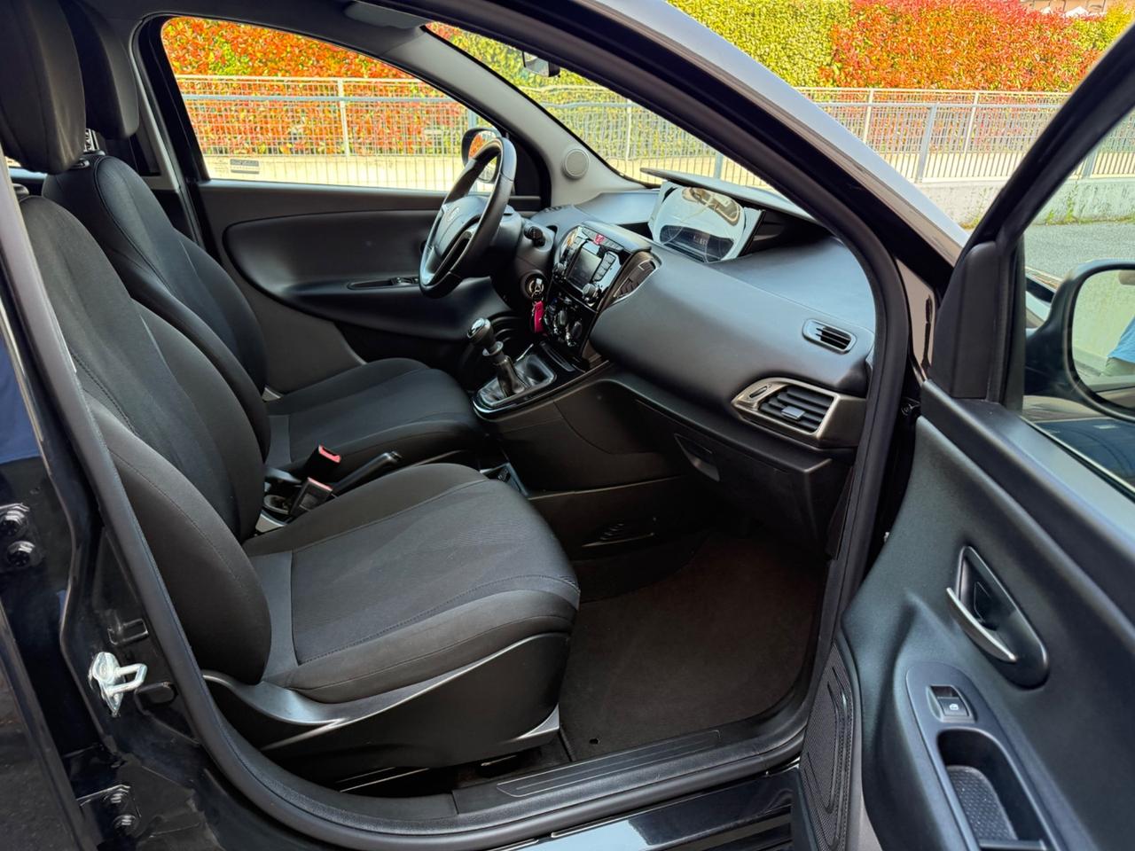 Lancia Ypsilon 1.2 69 CV 5 porte GPL Ecochic Black and Noir