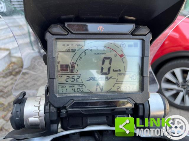 HONDA X-ADV 750 .