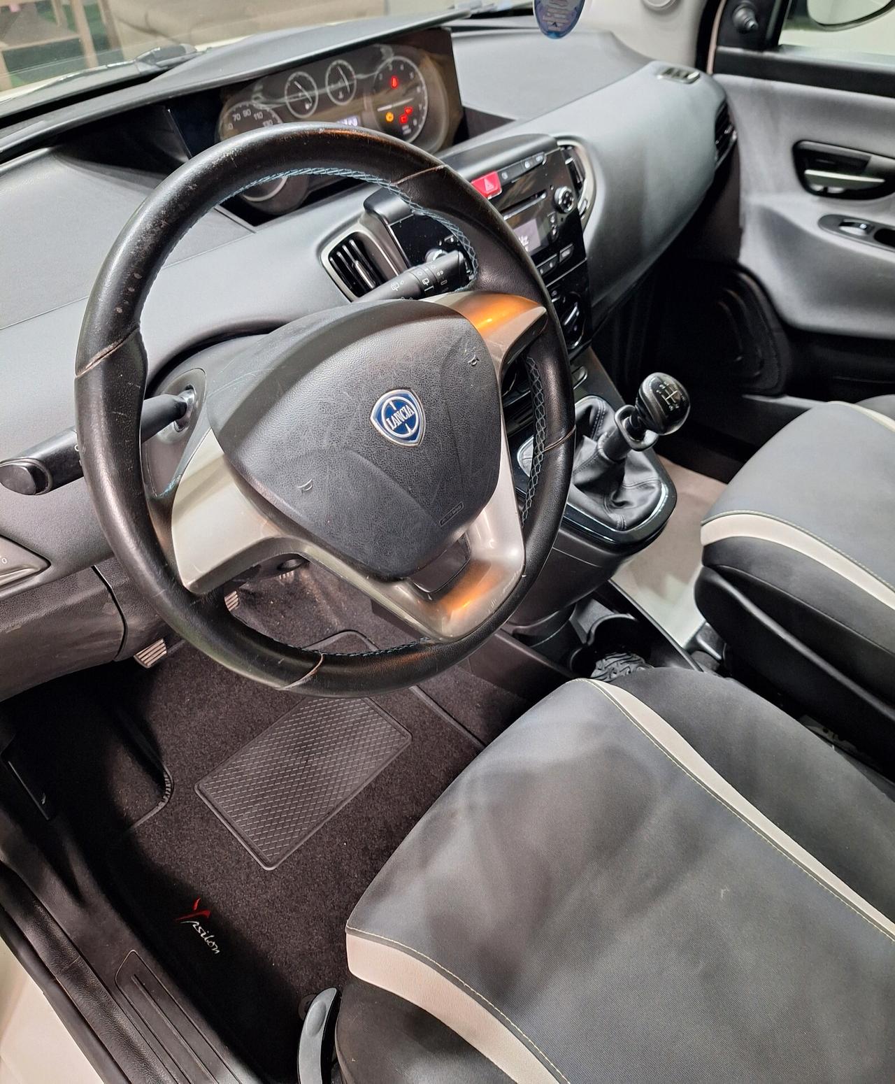 Lancia Ypsilon 1.2 69 CV 5 porte 2015