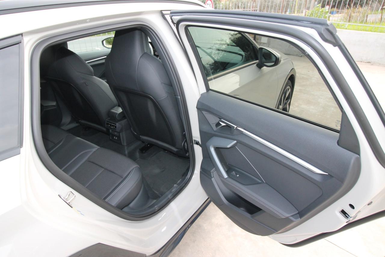 Audi A3 allstreet 35 TFSI S tronic Identity Contrast 11.2025