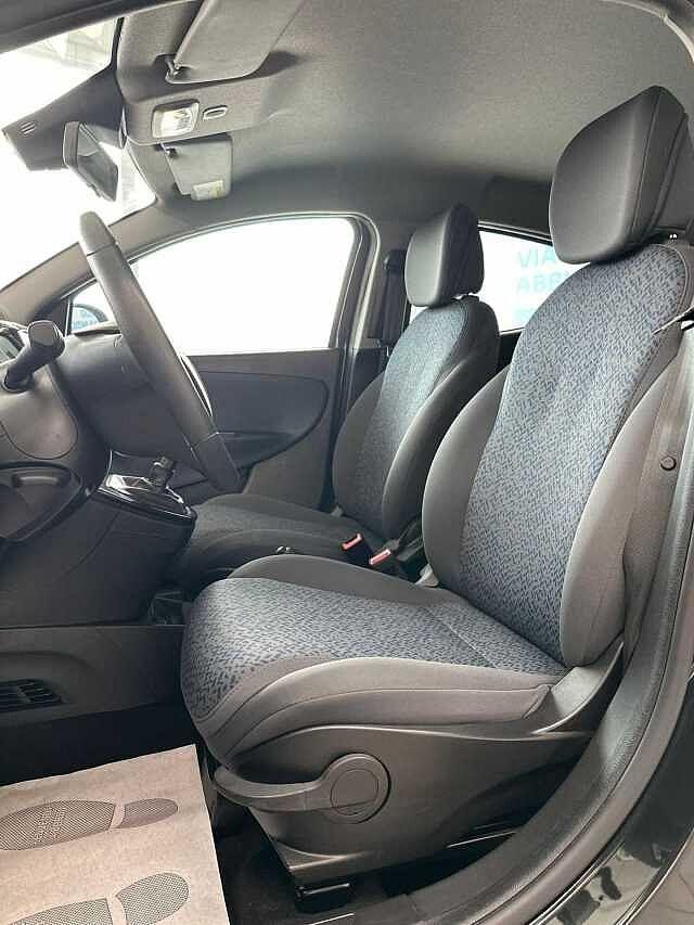 Lancia Ypsilon 1.0 FireFly 5 porte S&S Hybrid Ecochic