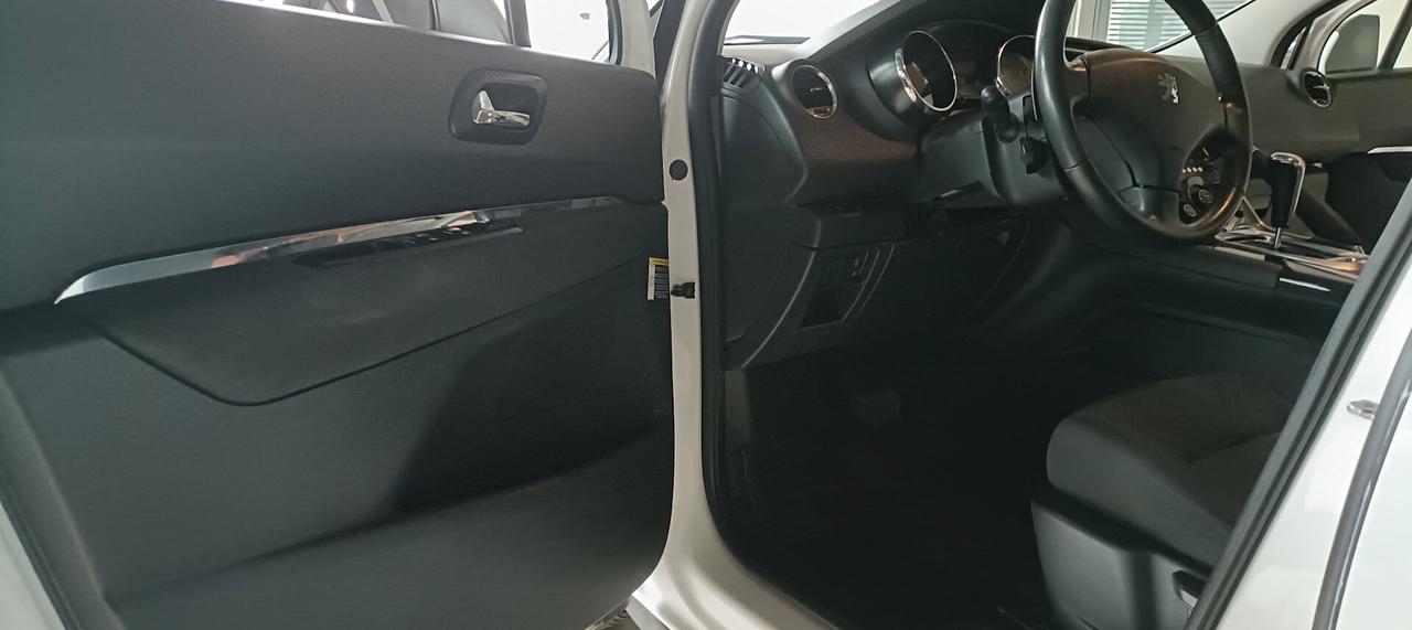 Peugeot 3008 1.6 e-HDi 115CV cambio robotizzato Stop&Start Active