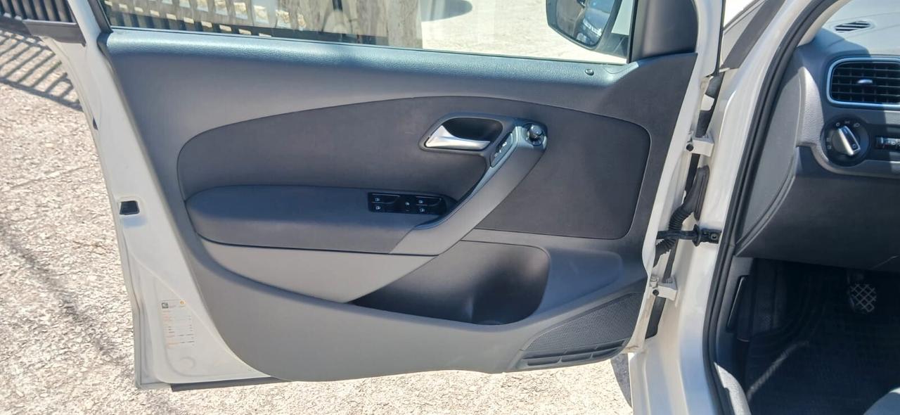 Volkswagen Polo 1.6 TDI 90CV DPF Highline - 2012