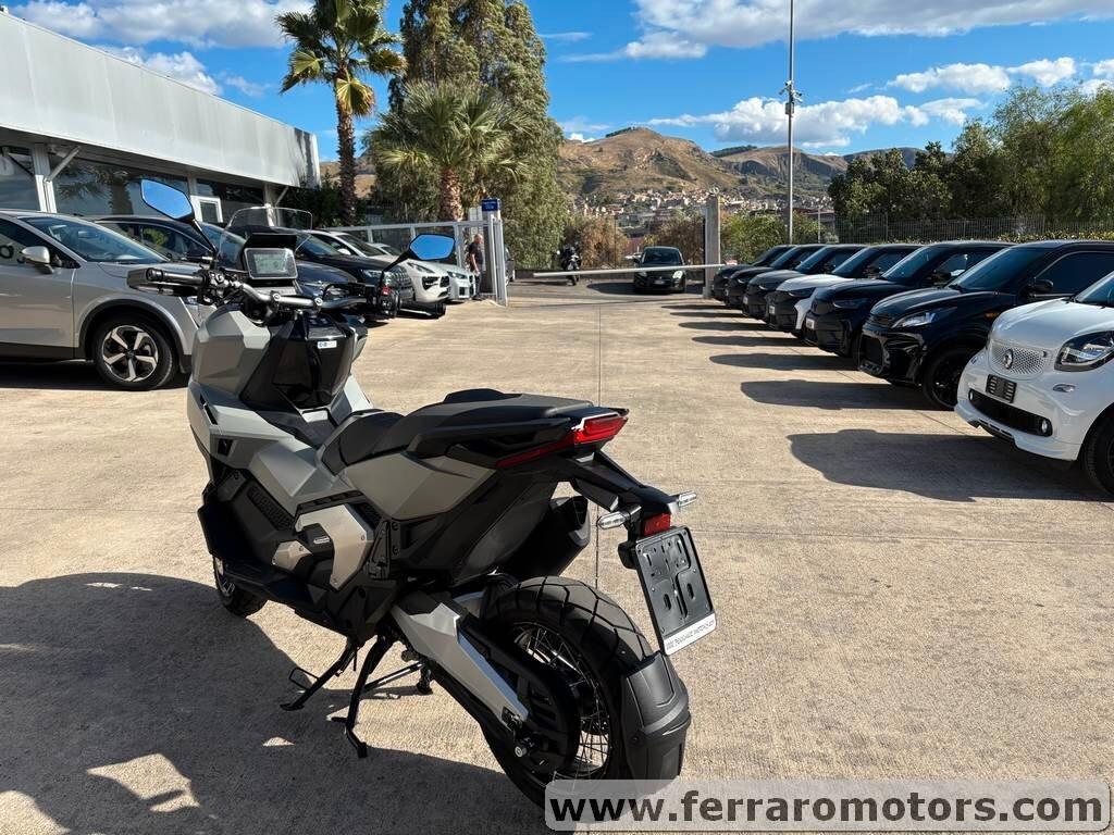 Honda X-ADV 750 2025/ solo 1.700 Km vieni qui a scoprirla