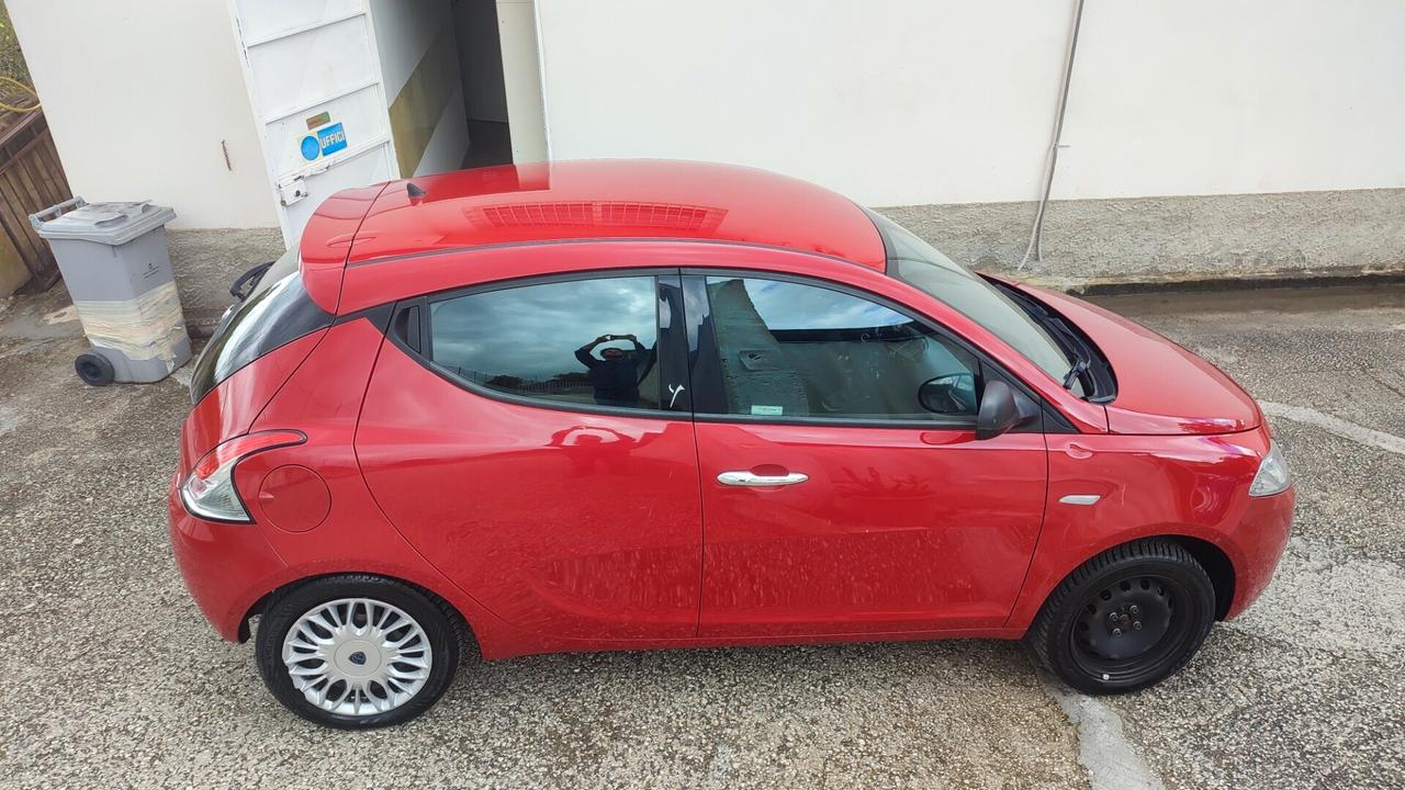 Lancia Ypsilon 1.2 69 CV 5 porte Silver