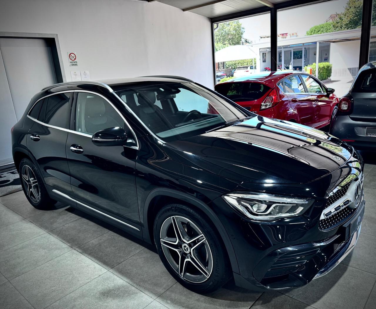 Mercedes-Benz GLA 200 d 150CV Premium AMG
