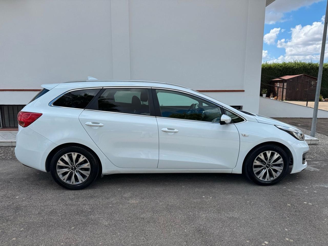 Kia Ceed AUTOCARRO N1 5POSTI