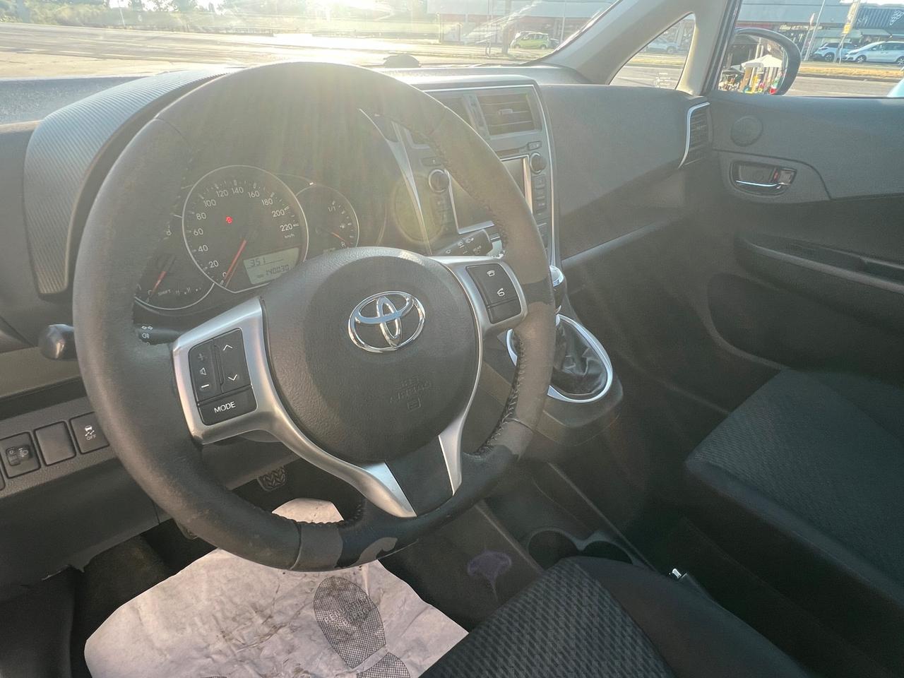 Toyota Verso-S 1.3 MT STYLE